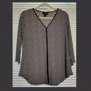Black & White geometric pattern top
